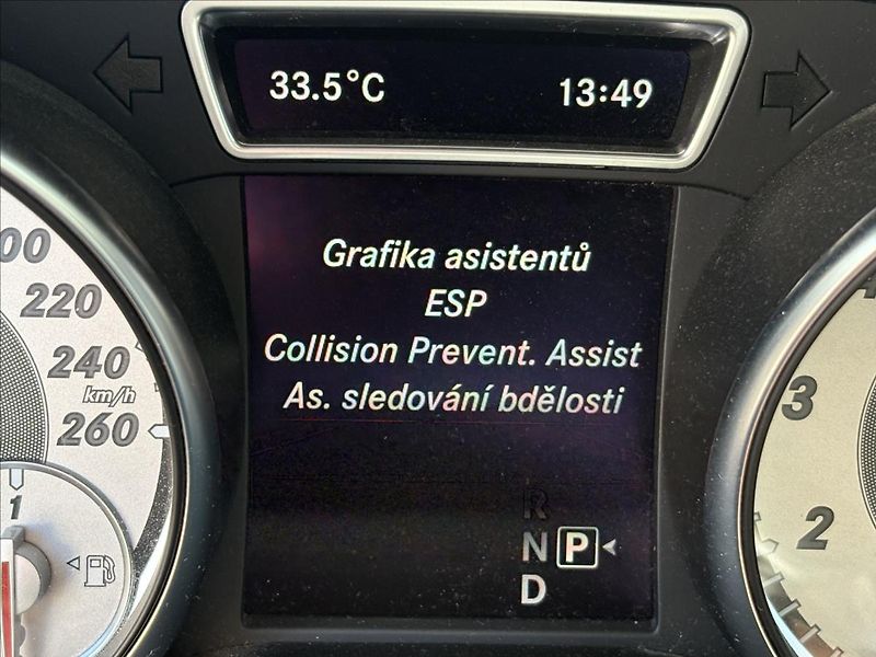 Mercedes-Benz GLA 1,6 200i 115kW Xen,Kamera,Navi - fotka 25 z 41