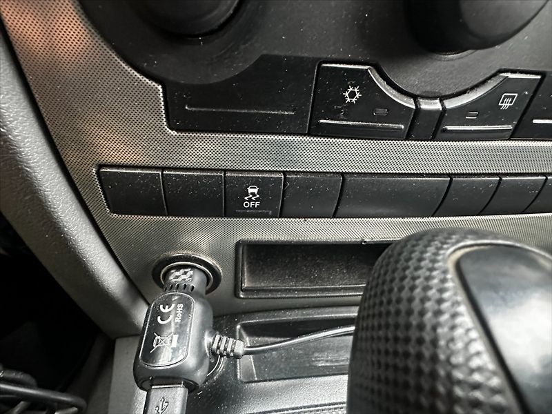 Jeep Grand Cherokee 3,7 154kW-LPG-SERVIS!! - fotka 30 z 37