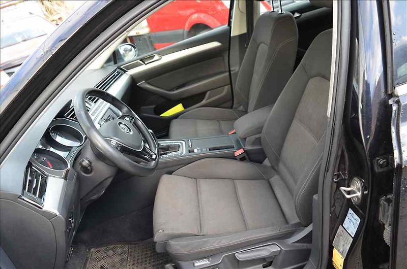 Volkswagen Passat (2015) VARIANT 2,0 TDI DSG - fotka 17 z 21