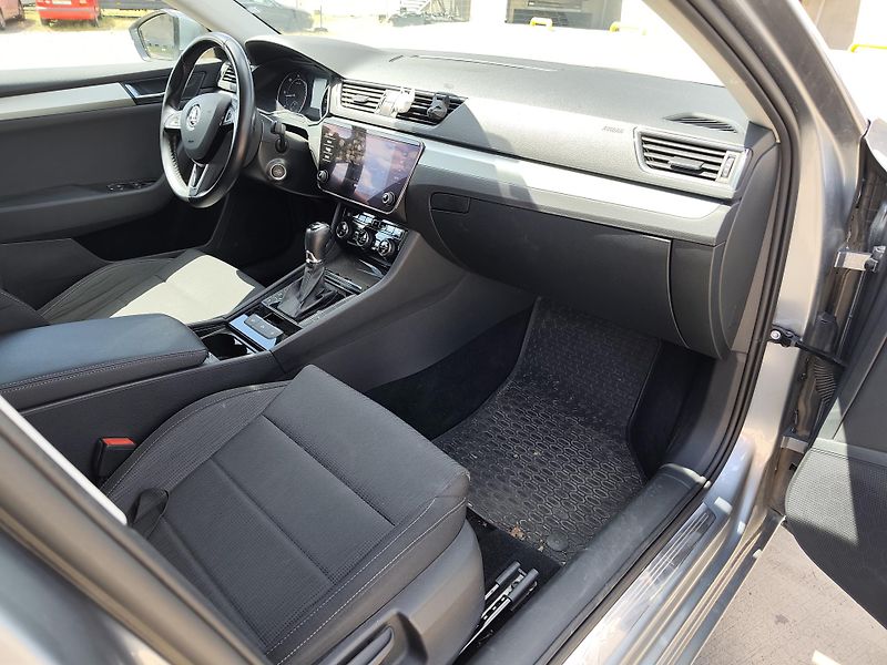 Škoda Superb (2018) Vozidlo je v perfektním stavu - fotka 10 z 18