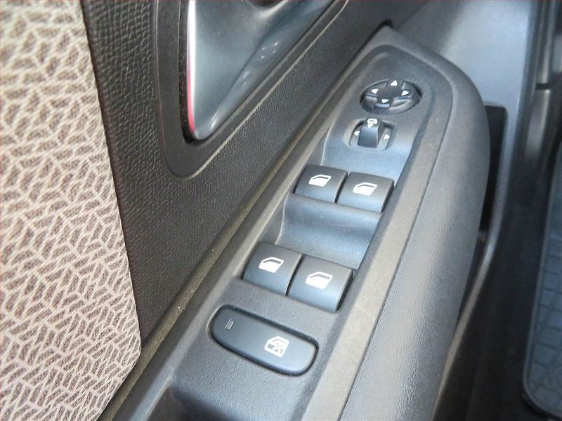 Citroën C4 (2022) Feel 1.2 PureTech, Serv.kniha - fotka 16 z 17