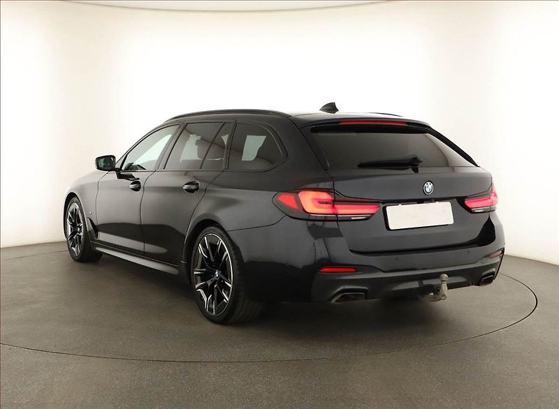 BMW Řada 5 (2023) 530d xDrive - fotka 4 z 20