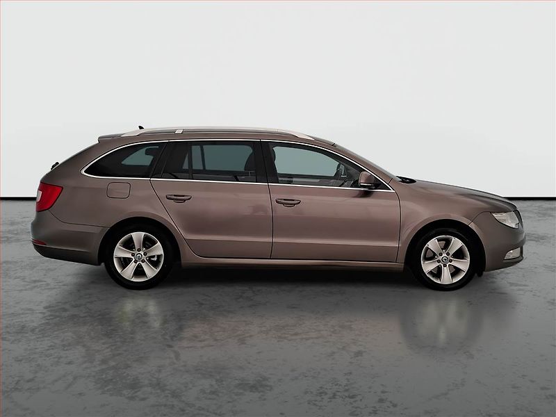 Škoda Superb (2011) Ambition Plus 1.6 TDI, Navi - fotka 6 z 20