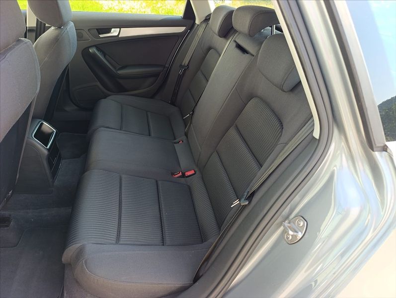 Audi A4 Avant 2,0 TDi Quattro Aut. Kli - fotka 20 z 30