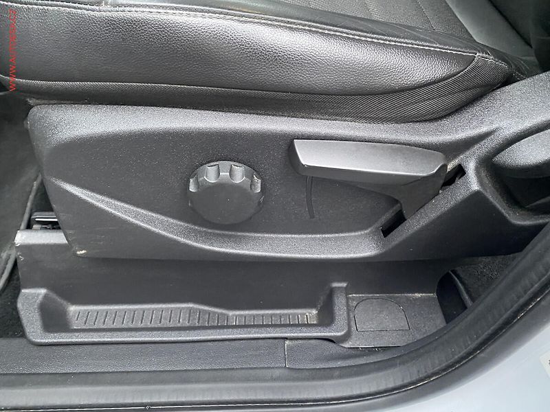 Ford Kuga (2015) 2.0 TDCi 4X4, Individual - fotka 14 z 17