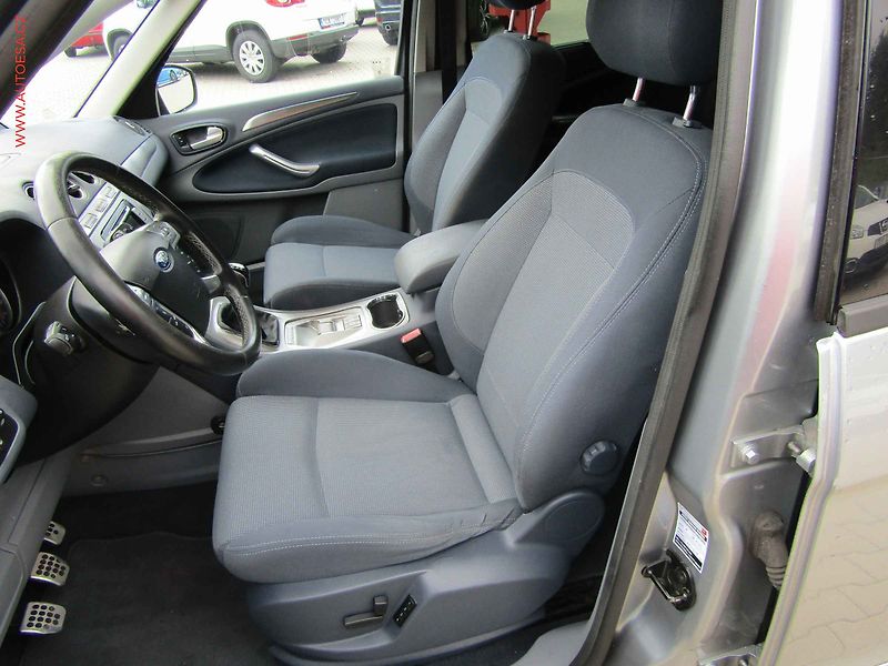 Ford S-MAX (2009) 2.2 TDCi, Navi, xenon - fotka 9 z 19