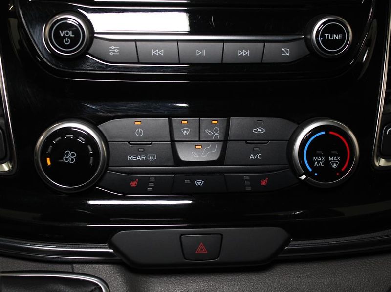 Ford Tourneo Custom 2,0 EB 95kW MT L1 Titan.8-míst - fotka 15 z 21