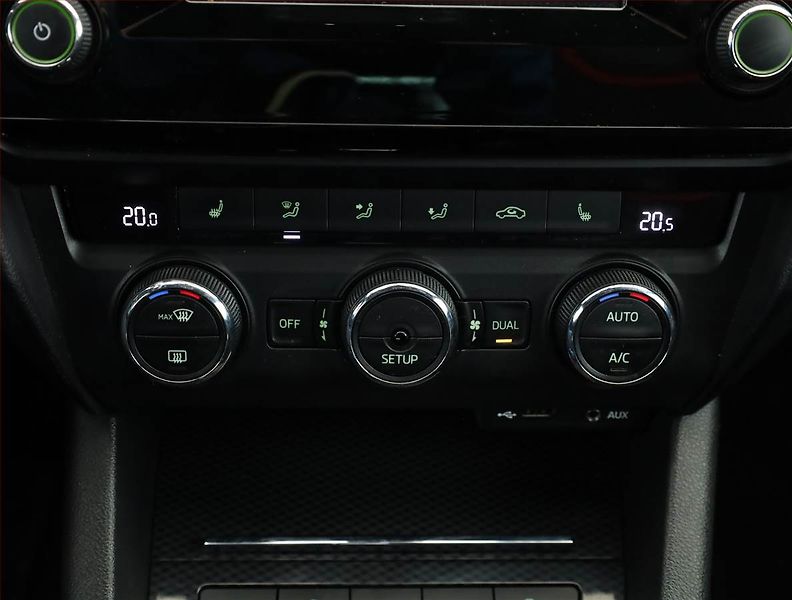 Škoda Octavia (2013) RS 2.0 TDI, Automat, Xenony - fotka 13 z 18