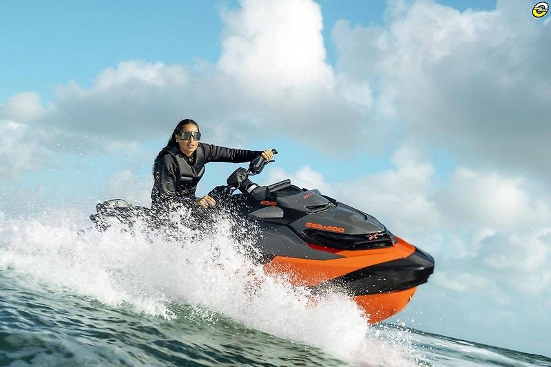 Sea Doo (2027) RXT X 3-up 350hp Audio oranžov - fotka 2 z 9