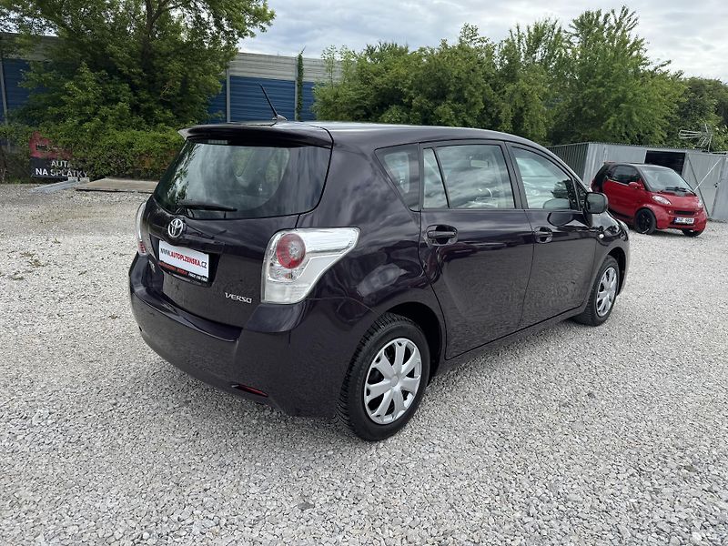 Toyota Verso (2010) 1.6VVTi,rezervace - fotka 4 z 39