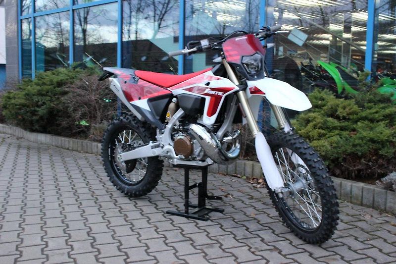 Fantic (2024) XE 300 2T INJECTION  NOVINKA 2 - fotka 1 z 11