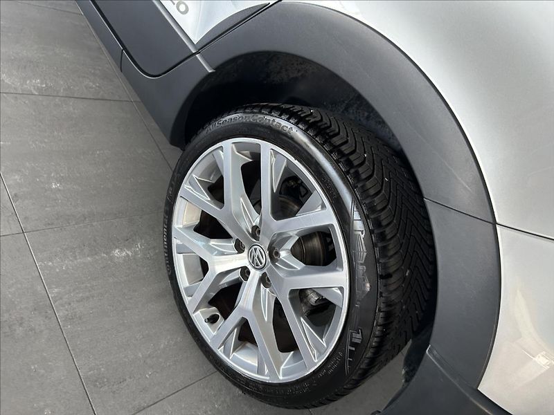 Volkswagen Polo 1,2   TSI,CROSS,SERVISKA,1.MAJ - fotka 26 z 26
