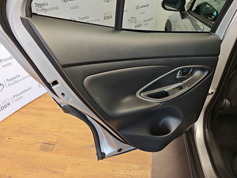 Toyota Yaris Cross 1.5 TNGA HEV CVT Style 2x4 - fotka 20 z 36