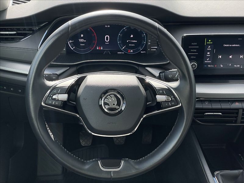 Škoda Octavia 2,0 TDI Combi Ambition Plus - fotka 8 z 22