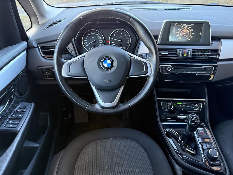 BMW Řada 2 218i Active Tourer - fotka 15 z 21