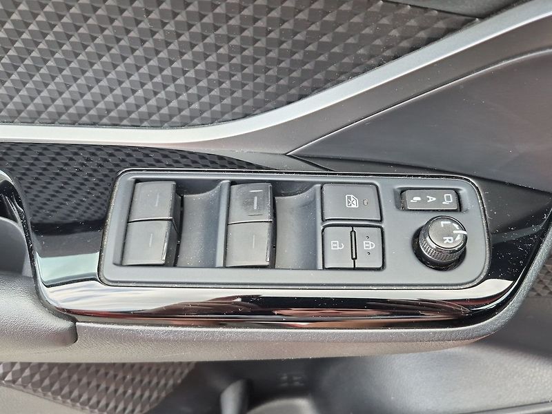 Toyota C-HR GR-Sport 2.0 Hybrid E-CVT - fotka 19 z 21
