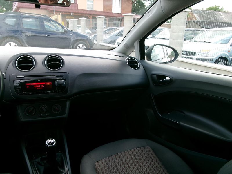 Seat Ibiza (2009) 1,4 16V KLIMA - fotka 13 z 27