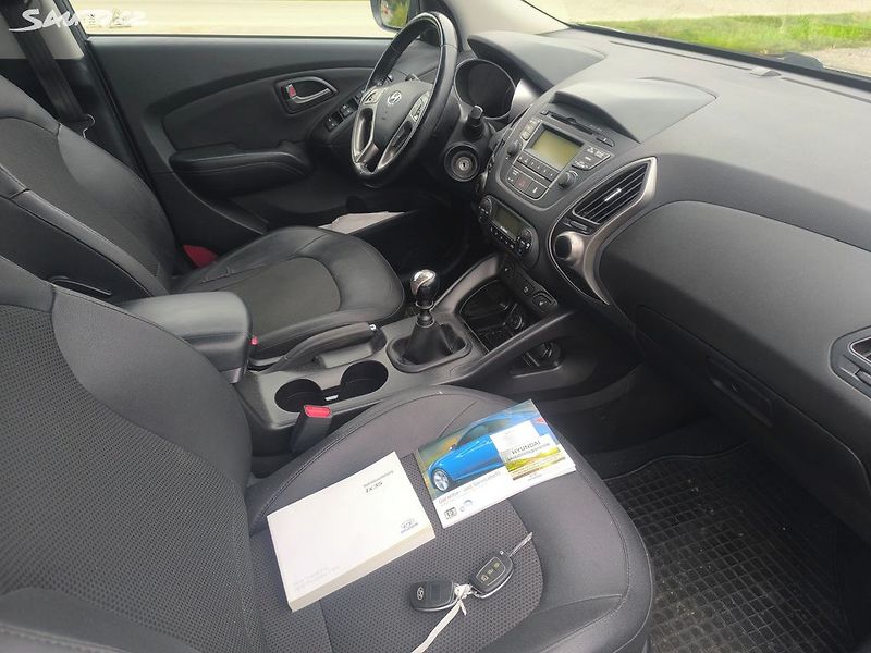 Hyundai ix35 2.0D4X4,70KM,MAX VÝBAVA,KRÁSNÝ - fotka 13 z 31