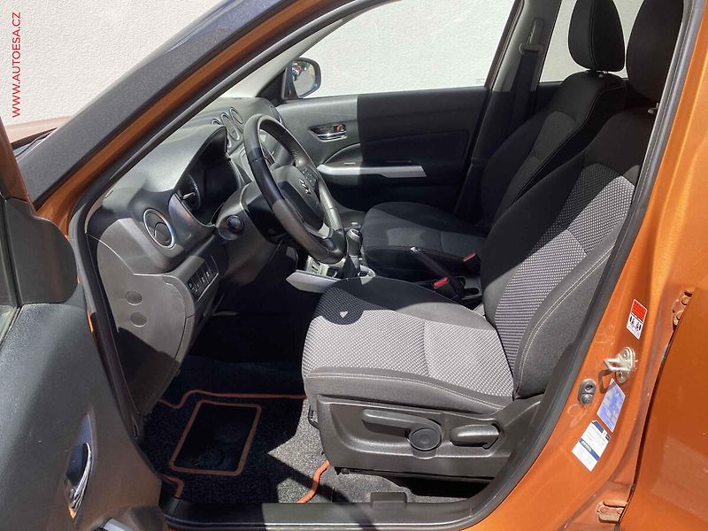 Suzuki Vitara (2018) 1.6i, 2.maj,ČR, AC, výhřev - fotka 9 z 15