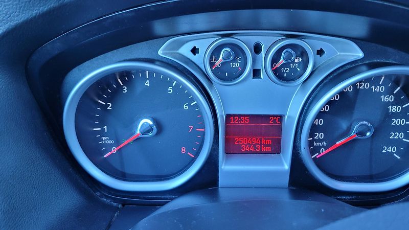 Ford Focus 2,0i LPG do 2032 - fotka 19 z 20