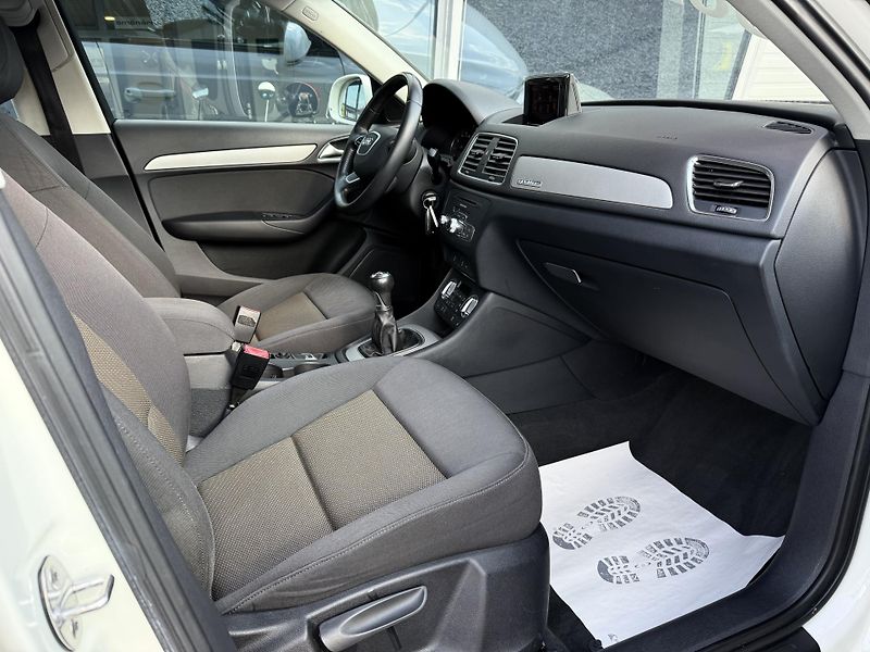 Audi Q3 2,0 TFSI Quattro REZERVACE - fotka 20 z 33