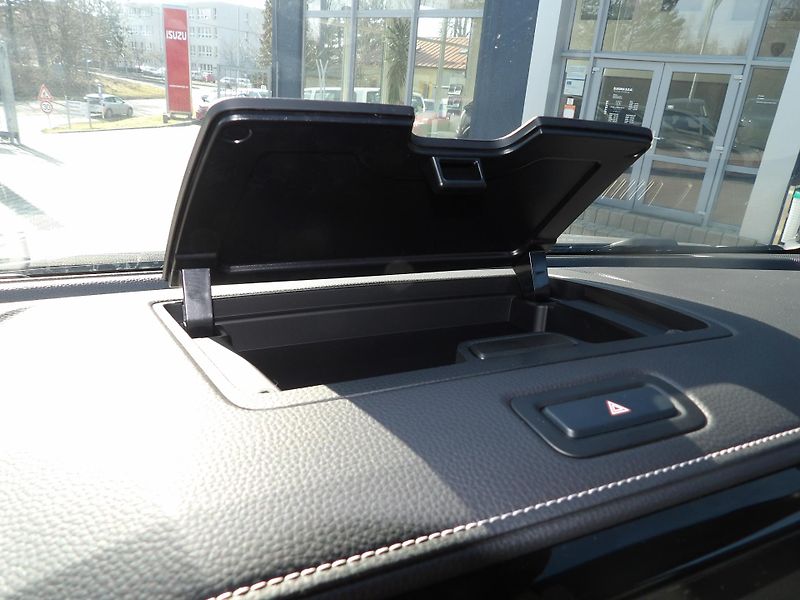 Isuzu D-Max (2026) V-Cross 1.9L 163K 4x4 6st. A/T - fotka 39 z 46