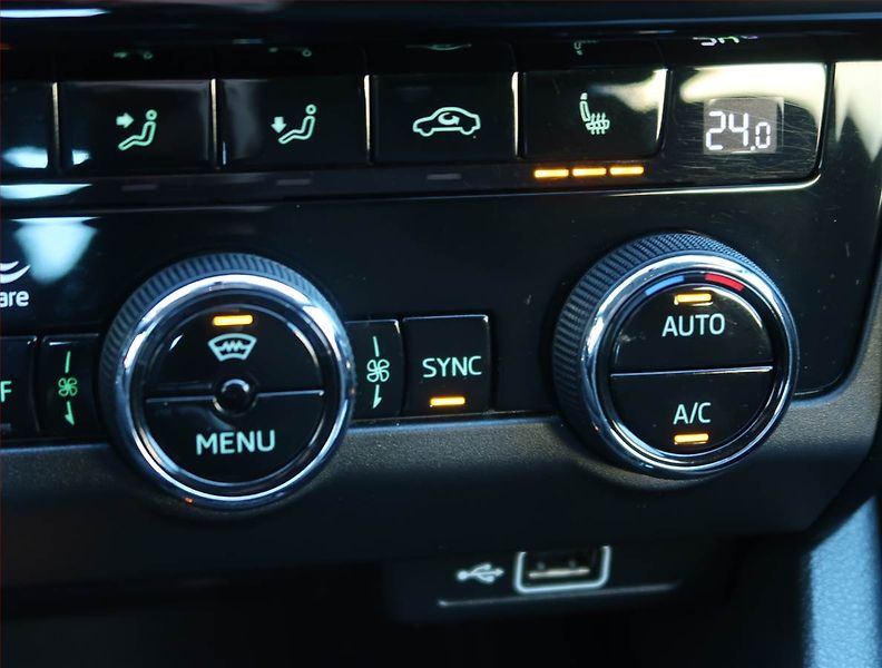 Škoda Octavia (2018) Style 1.4 TSI, Tempomat - fotka 18 z 21