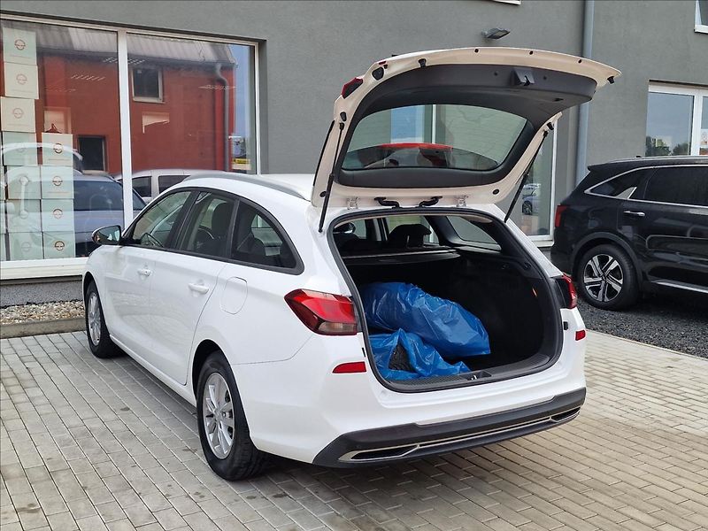 Hyundai i30 1.6 CRDi Comfort,ČR,1.Majitel - fotka 39 z 49