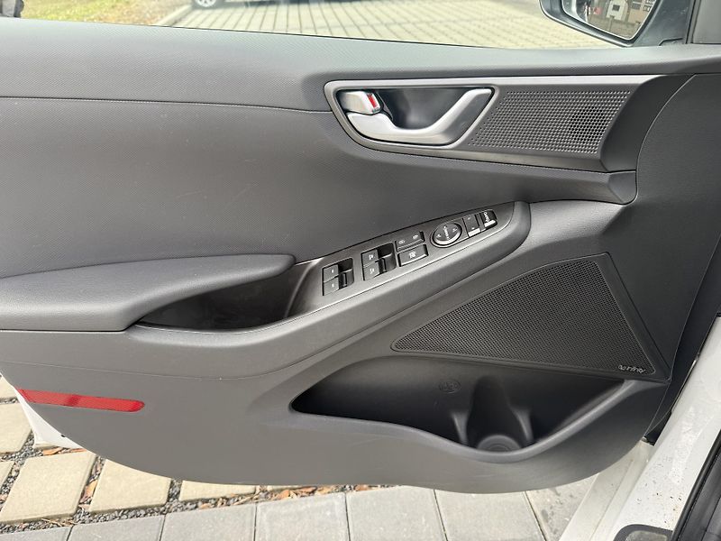 Hyundai Ioniq 1.6 GDI HYBRID Creative - fotka 18 z 20