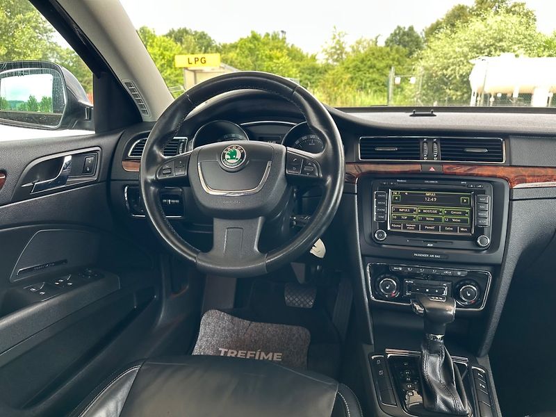 Škoda Superb (2010) 2.0TDi DSG CR BUSINES 100%KM - fotka 9 z 18