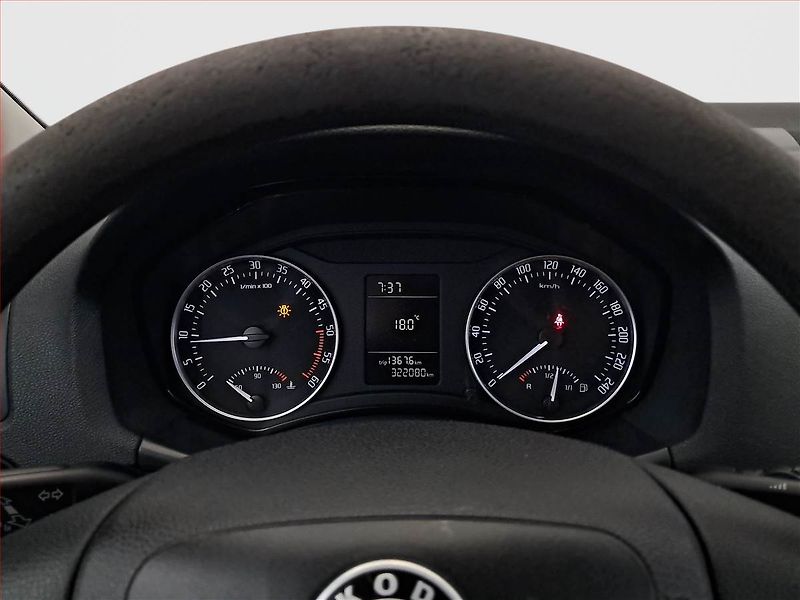 Škoda Octavia (2011) 1.9 TDI, po STK, jezdí výborně - fotka 11 z 17