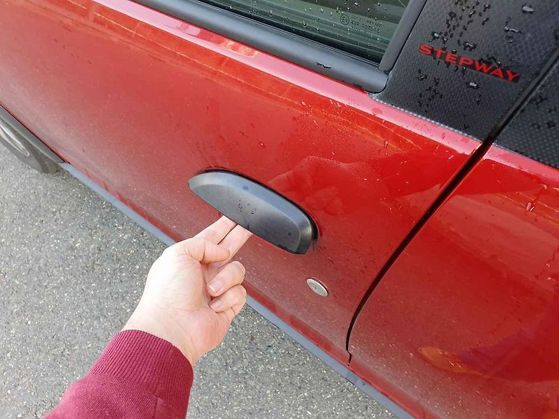 Výhodně koupíte třeba Dacii Duster, která na podzim plošně zlevnila o 15 tisíc korun.