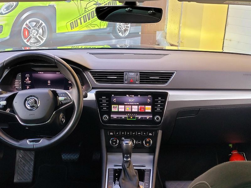 Škoda Superb TSi DSG AMB *SERVIS,CEBIA   - fotka 31 z 43
