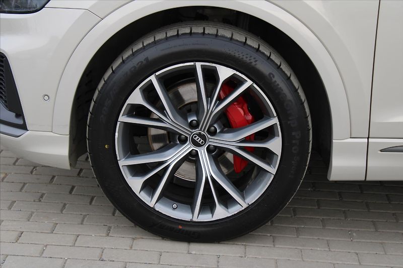 Audi Q8 55TFSi 250kW QUATTRO S-LINE ČR - fotka 9 z 31