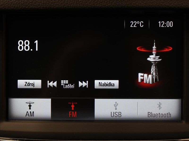 Opel Astra 1,4 Turbo 110kW AT Innovation - fotka 10 z 23