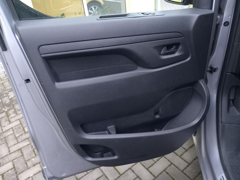 Toyota ProAce (2024) 2,0D 2x ŠOUPAČKY , AUTOMAT - fotka 9 z 35