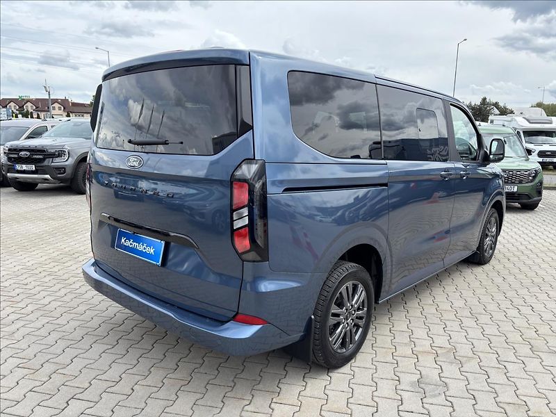 Ford Tourneo Custom 2,0 EcoBlue Titanium 125kW L1 - fotka 5 z 44