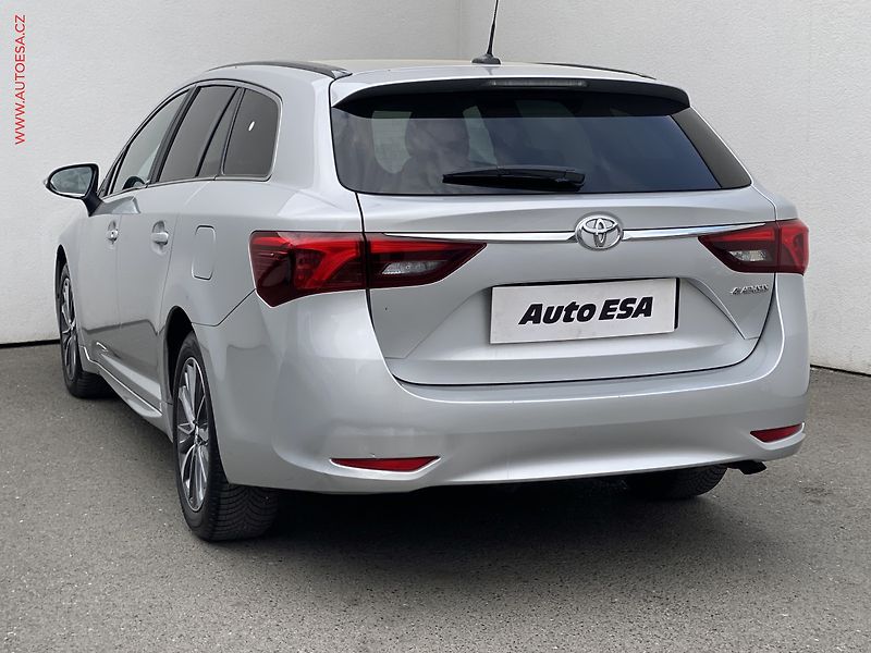 Toyota Avensis (2016) 2.0 D-4D, Sport, kůže, +ALU - fotka 6 z 18