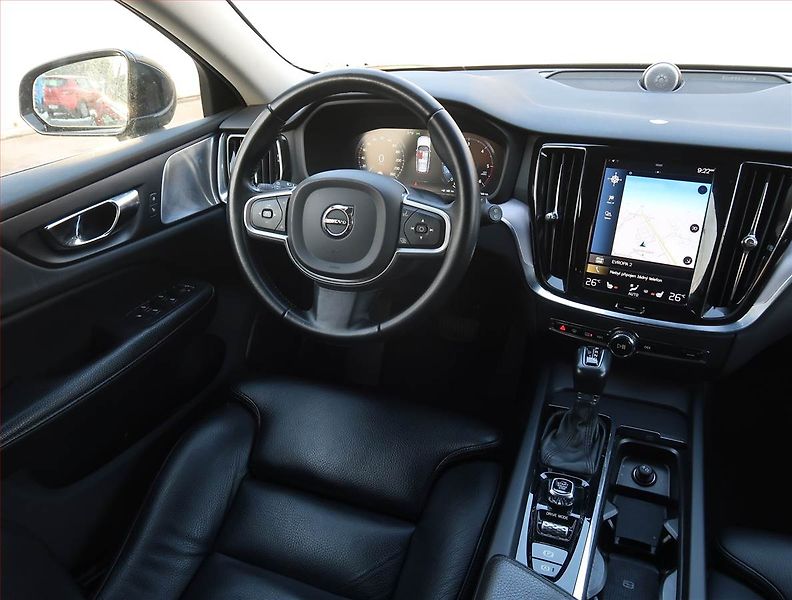 Volvo V60 (2018) D3 2.0, Automat, Serv.kniha - fotka 7 z 24