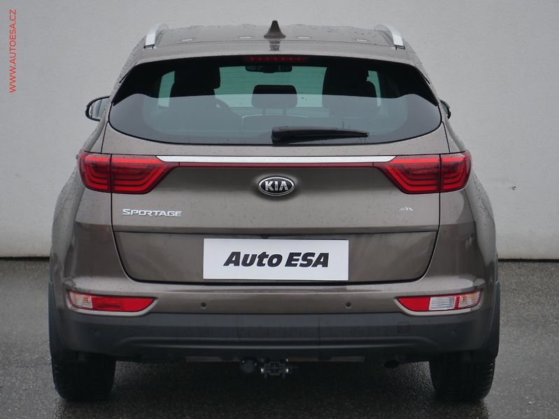 Kia Sportage (2017) 1.6 GDi, 2.maj,ČR, Navi - fotka 5 z 22