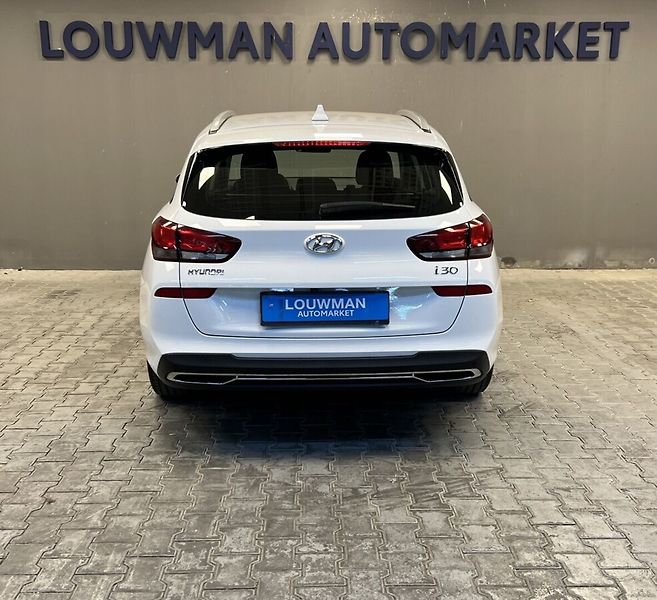 Hyundai i30 FAMILY COMFORT - fotka 13 z 15