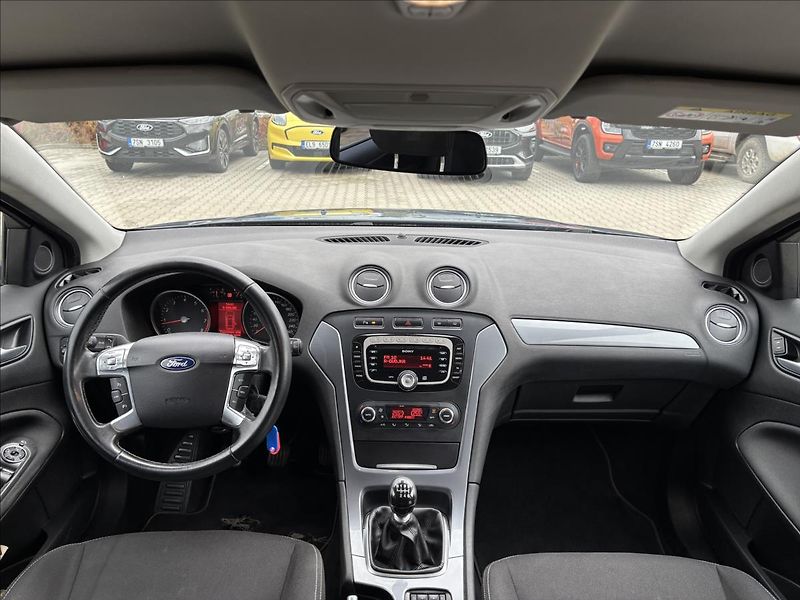 Ford Mondeo 1,6 EcoBoost 118kW Titanium - fotka 14 z 35