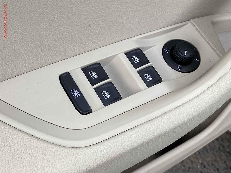 Škoda Superb (2015) 2.0TDi, Navi, bixen, kůže - fotka 11 z 18