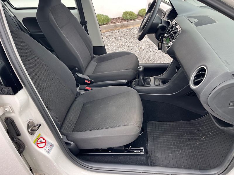 Volkswagen up! (2013) 1.0 i Klima - fotka 13 z 26