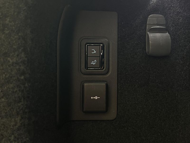 Jaguar E-Pace P200 S AWD AUT CZ - fotka 44 z 46