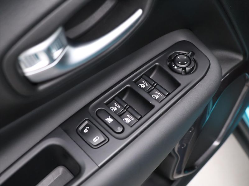 Jeep Renegade 1,3 Turbo 96kW PHEV eAWD Aut. - fotka 15 z 33