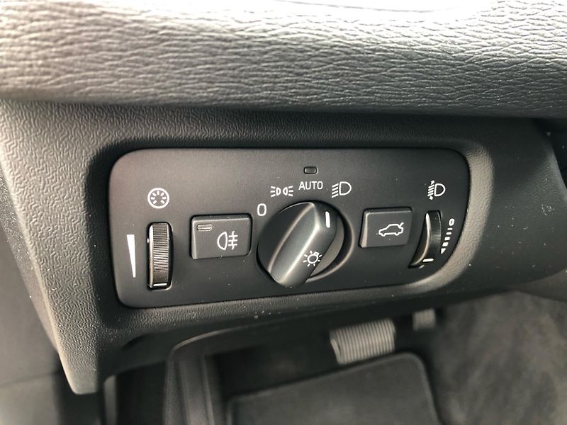 Volvo V40 D3 Cross Country - fotka 16 z 29