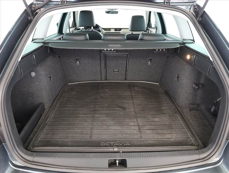 Škoda Octavia (2019) 1.5 TSI G-TEC, Automat, Kůže - fotka 19 z 20