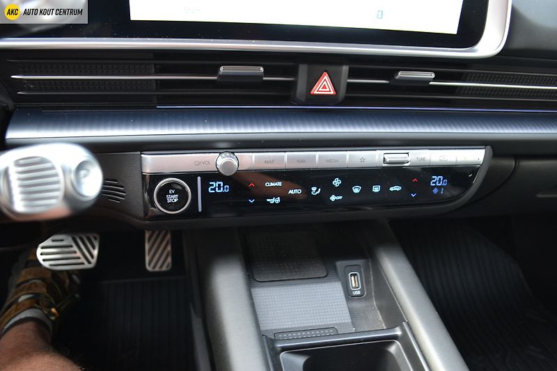 Hyundai Ioniq 6 239KW 4x4 POWER 77kWh STYLE PR - fotka 35 z 74