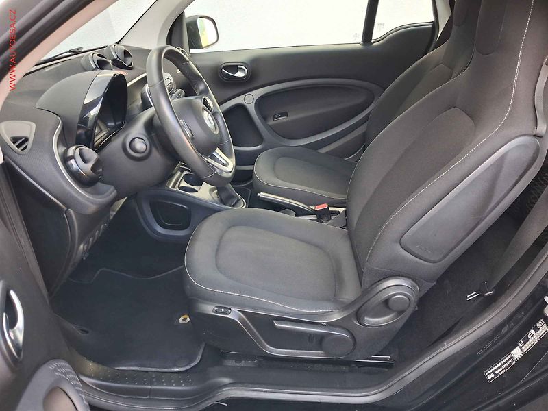 Smart Fortwo (2017) 1.0i, Passion, AC - fotka 9 z 16